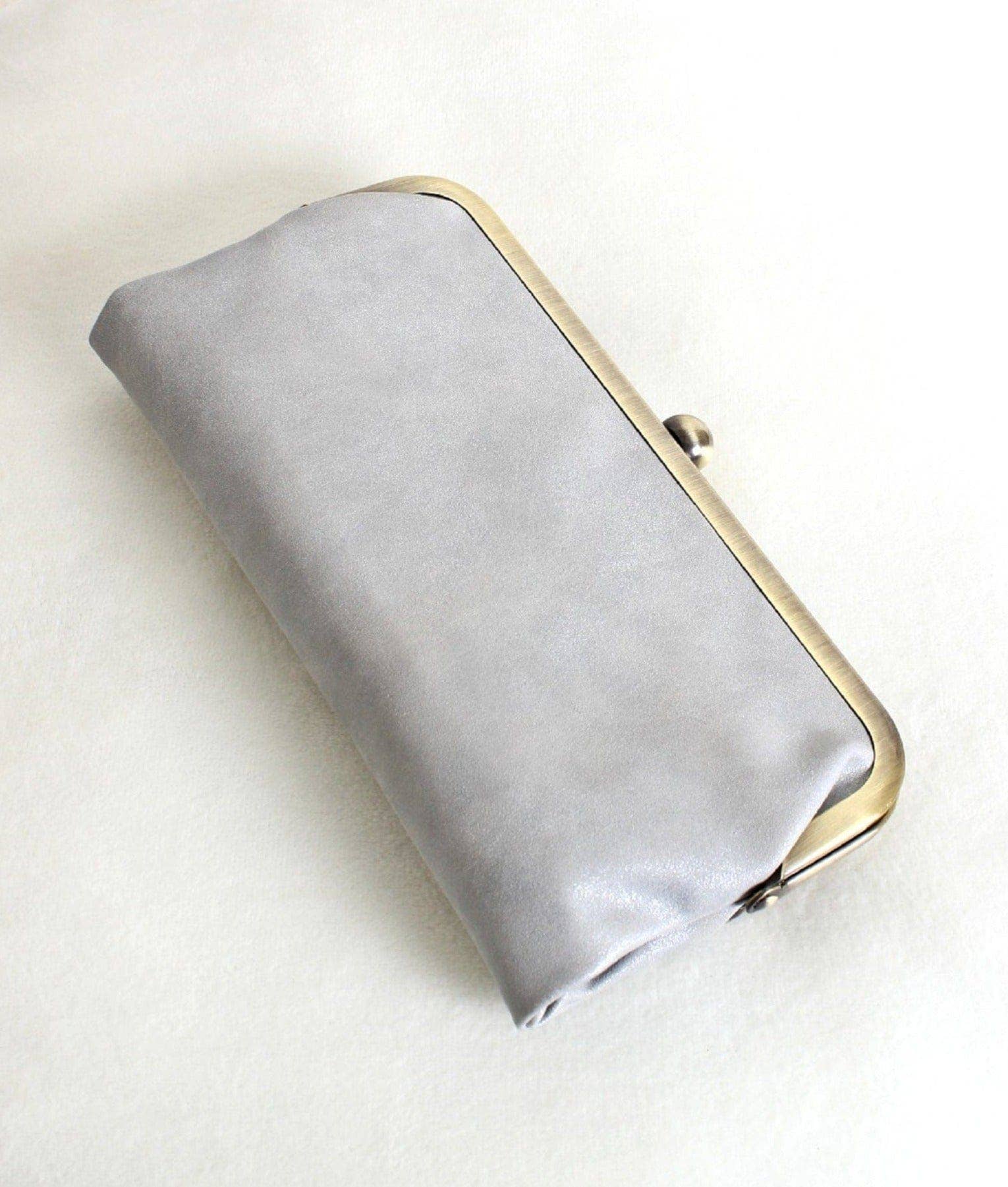 Kiss Lock Clutch: Pearl Gray