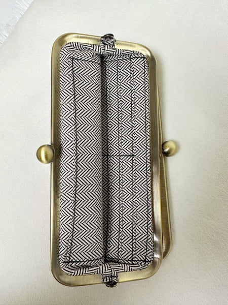 Kiss Lock Clutch: Pearl Gray